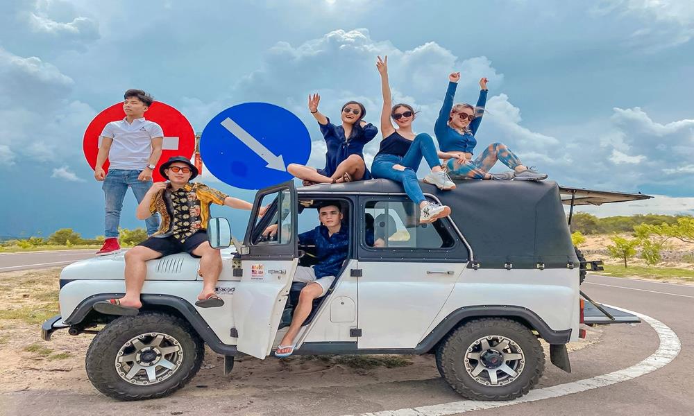 Tour xe cộ jeep tham lam quan tiền Mũi Né  Mũi Né Jeep Tour
